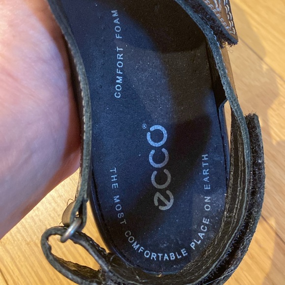 Ecco black, women’s Velcro sandals, barely worn. Size 38 See photos - Picture 4 of 6
